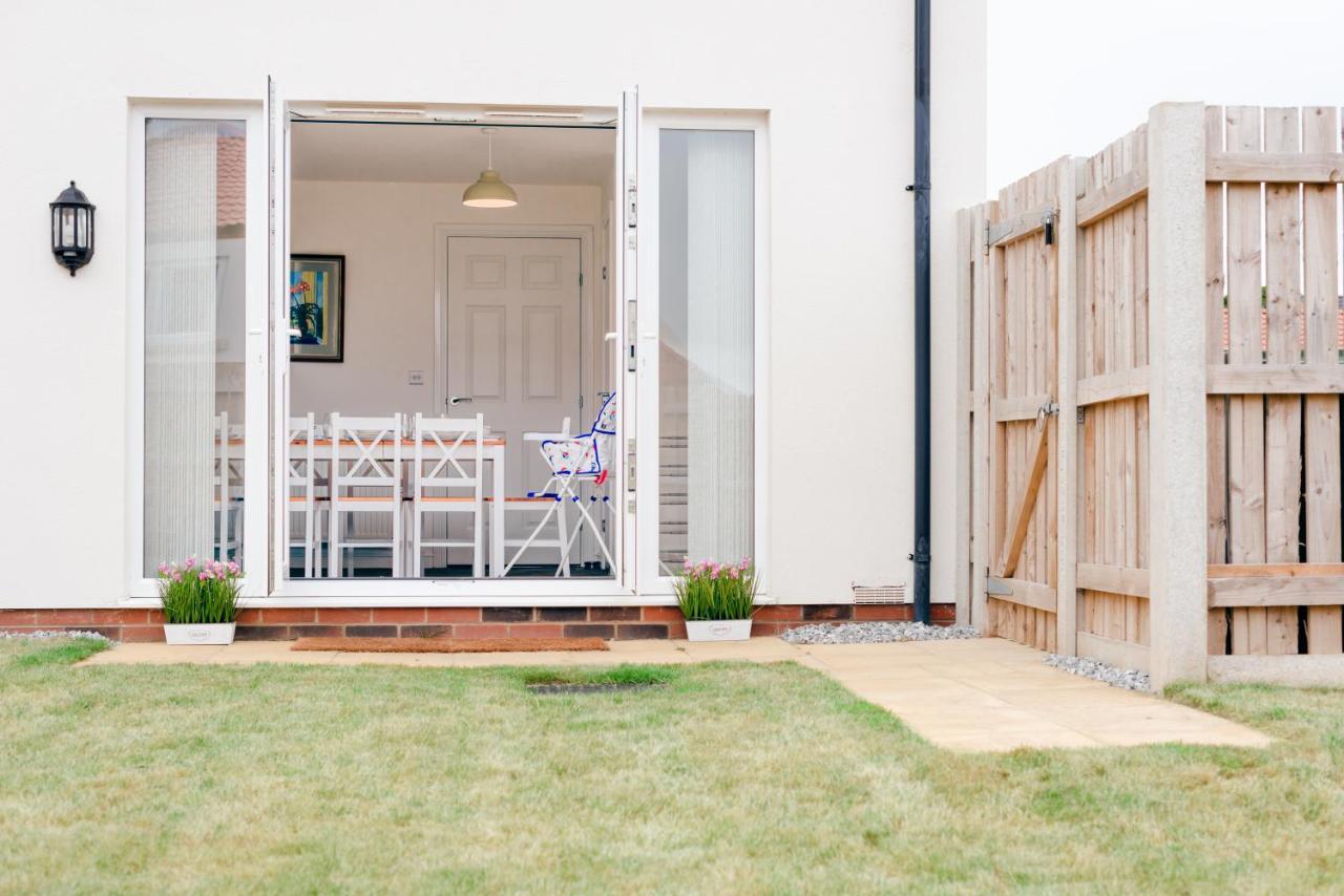 Oakley - Large, Elegant, Dog Friendly & Parking Villa Whitby Exterior photo