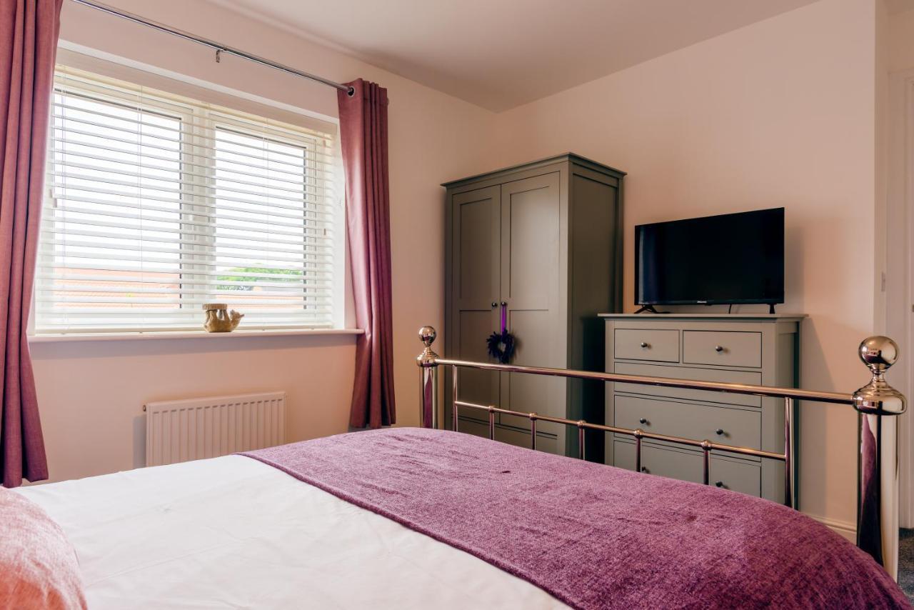 Oakley - Large, Elegant, Dog Friendly & Parking Villa Whitby Exterior photo