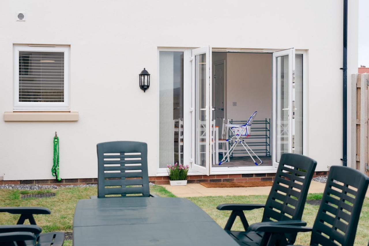 Oakley - Large, Elegant, Dog Friendly & Parking Villa Whitby Exterior photo