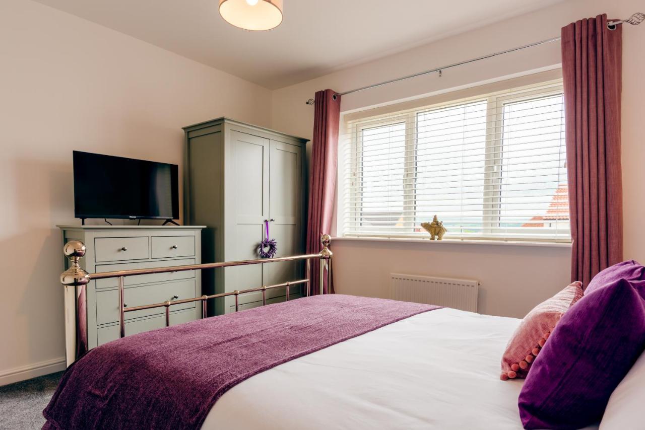 Oakley - Large, Elegant, Dog Friendly & Parking Villa Whitby Exterior photo